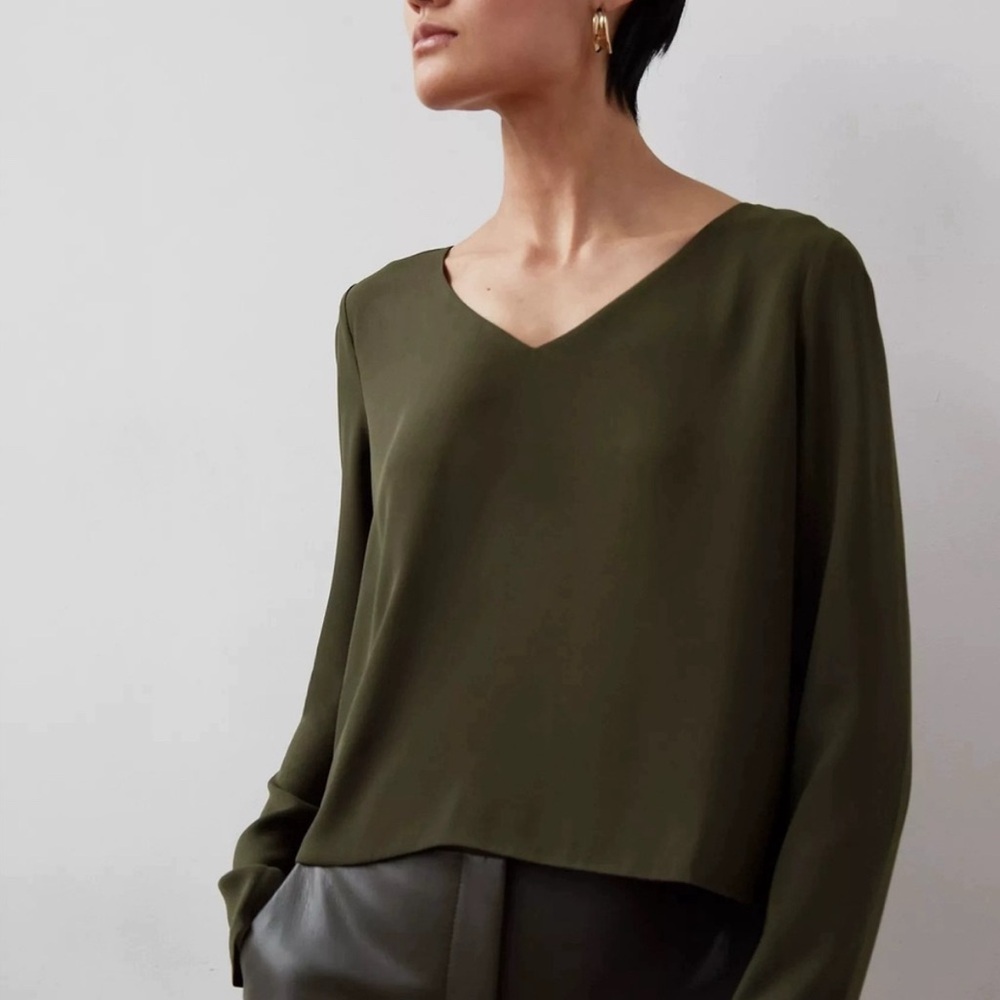 Aritzia babaton Women's Olive V-Neck long sleeve blouse Top
